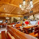 Hotel Stary Mlyn 2*